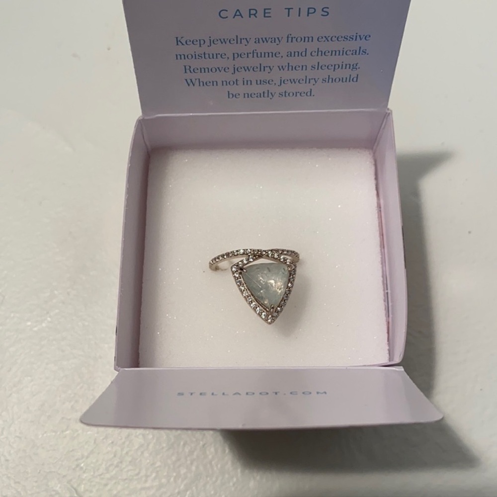 Stella & Dot Somerville cocktail ring white opal gold size 8 jewelry pave - Picture 2 of 4
